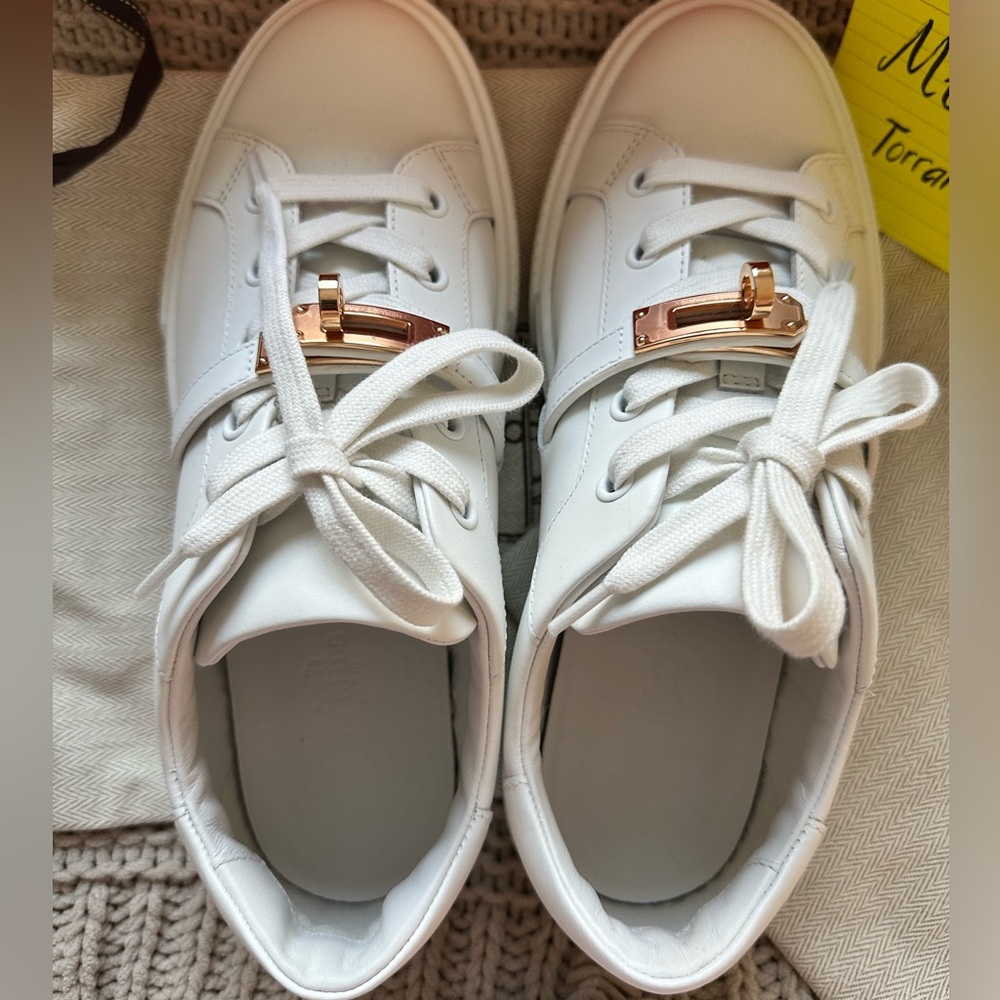 💝💝💝 SOLD!!!AUTHENTIC Hermès Kelly Day Sneakers size 38
Rose Gold buckle